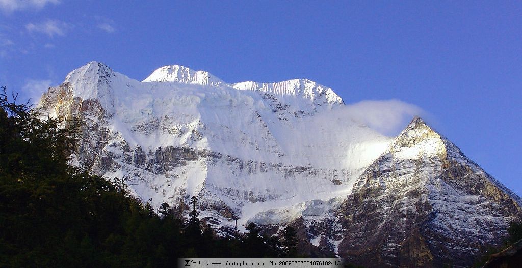 亚丁图片,大自然 景观 景象 天空 云彩 山脉 山麓