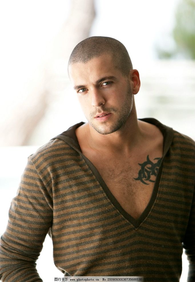 光头帅哥图片
